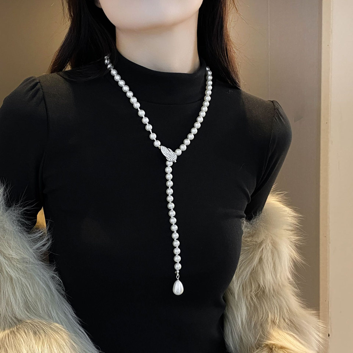 Women's Pearl Sweater Chain Necklace